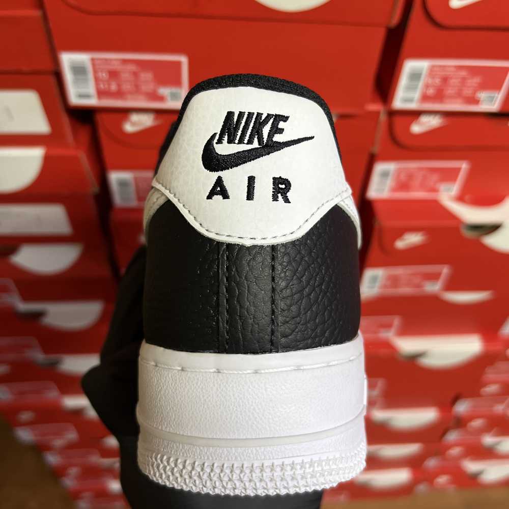 NIKE AIR FORCE 1 '07
