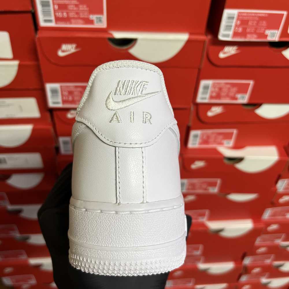 NIKE AIR FORCE 1 '07
