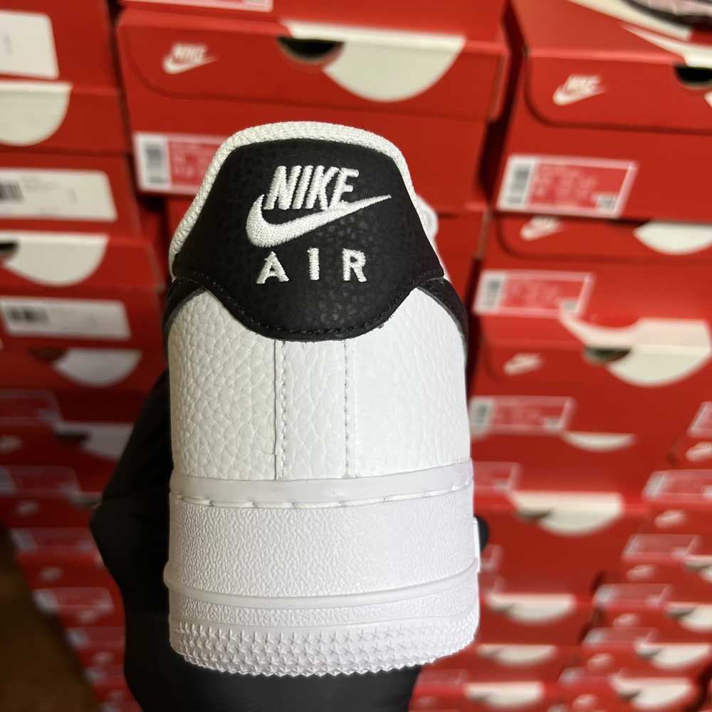 NIKE AIR FORCE 1 '07