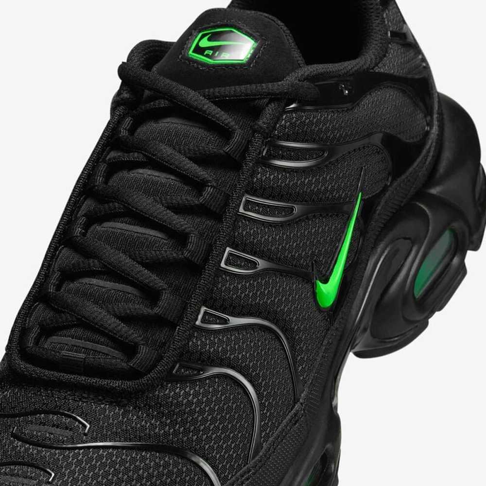 NIKE AIR MAX PLUS
