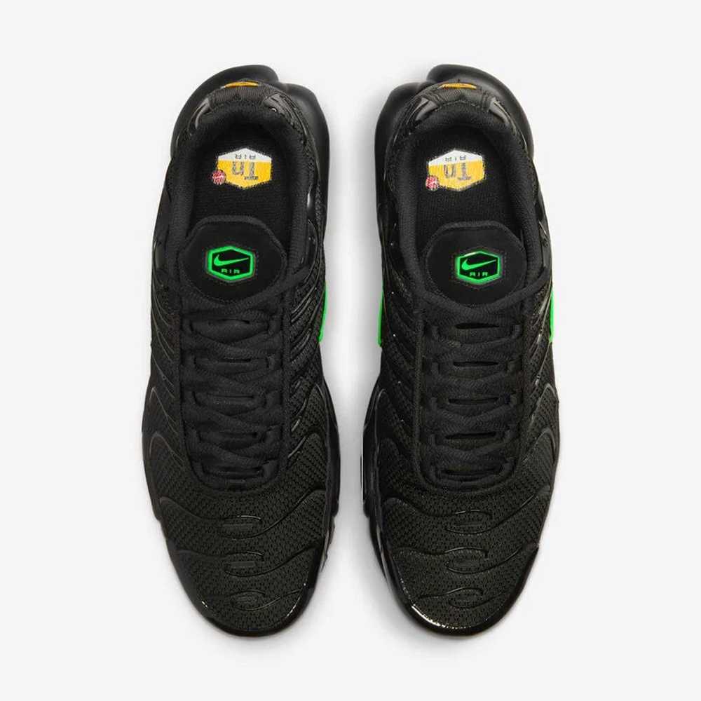 NIKE AIR MAX PLUS