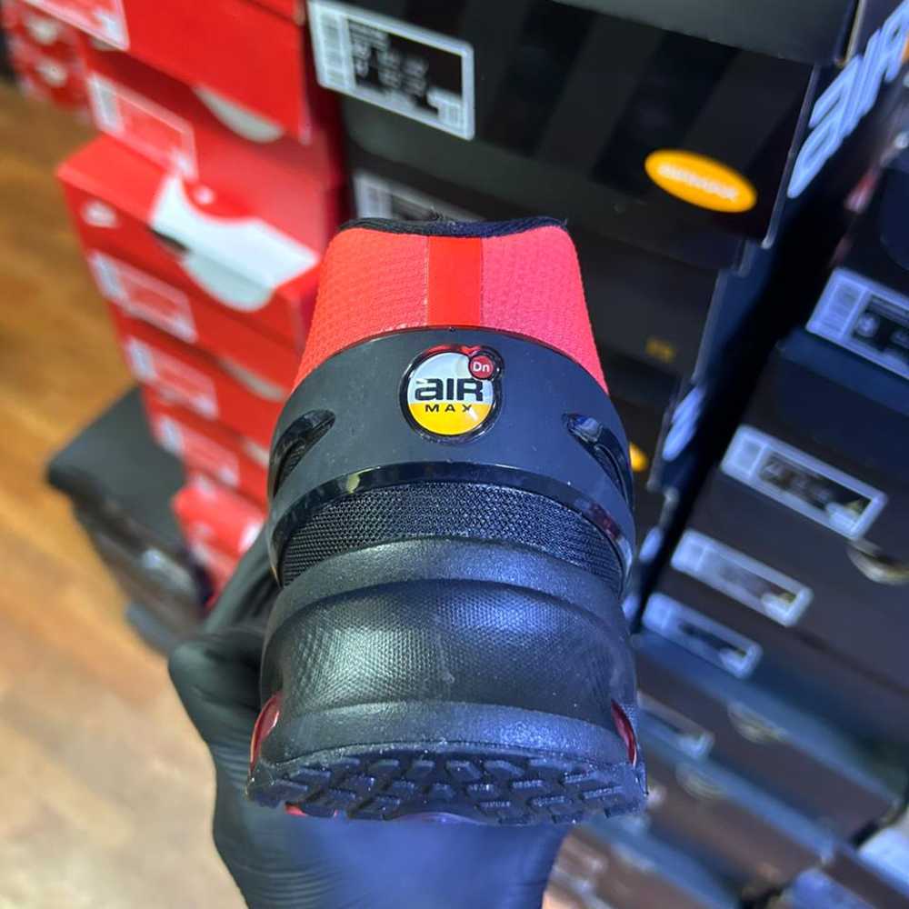 NIKE AIR MAX DN8