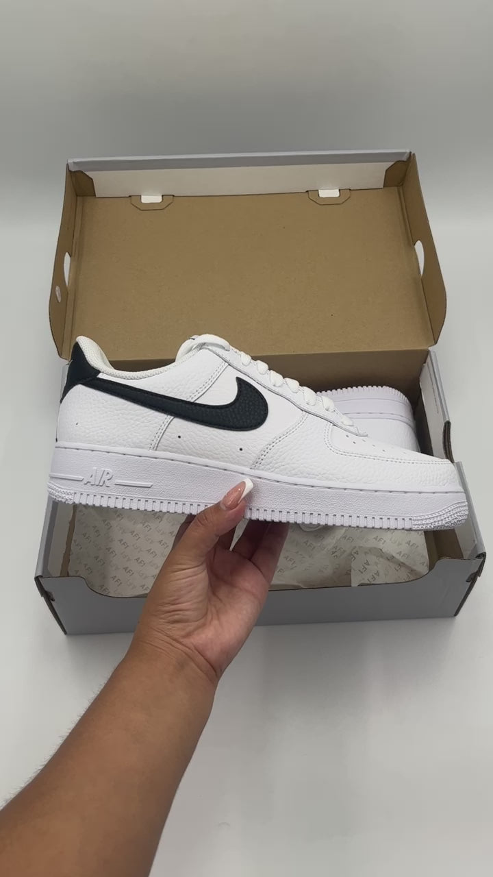 NIKE AIR FORCE 1 '07