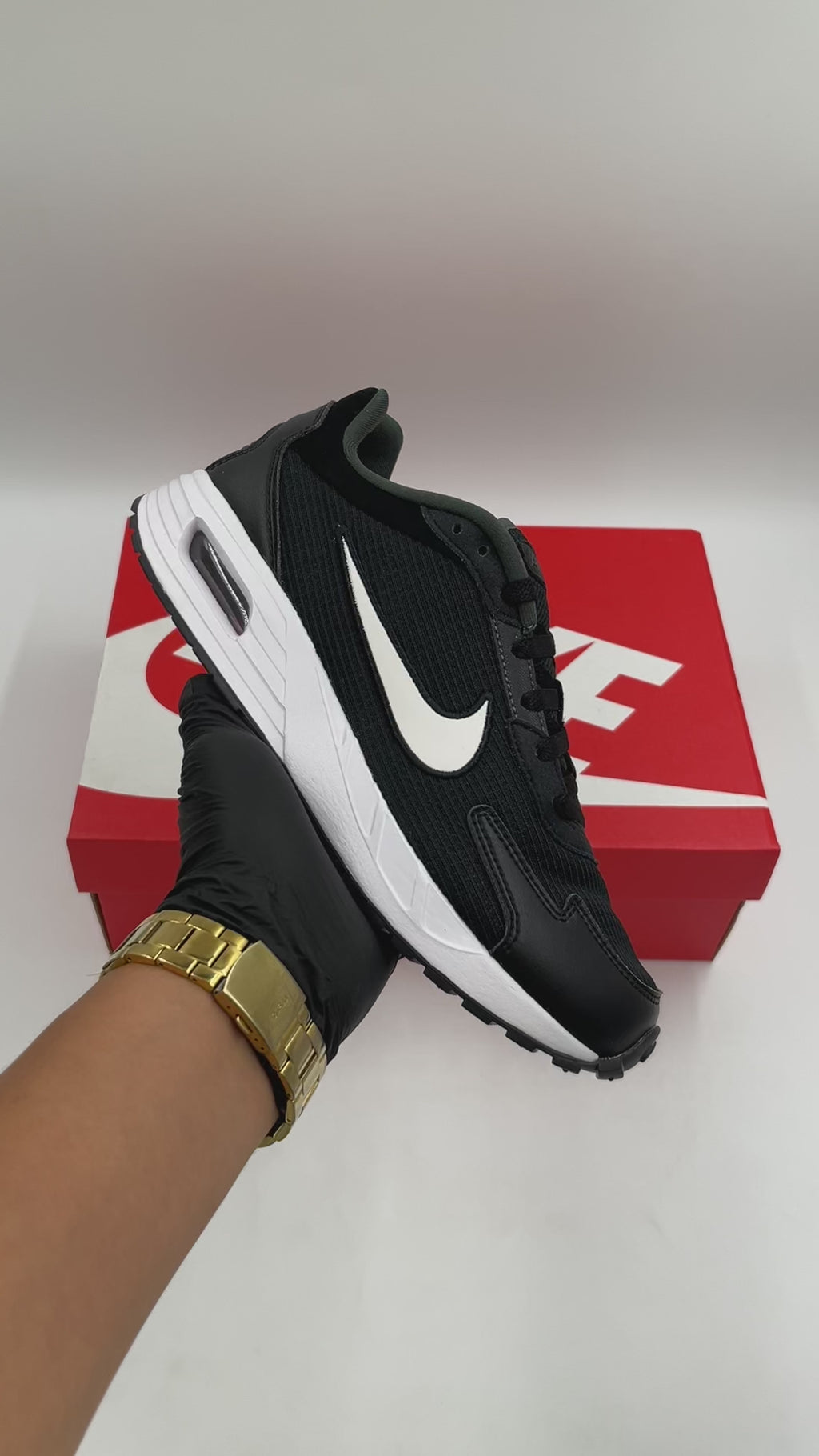 NIKE AIR MAX SOLO