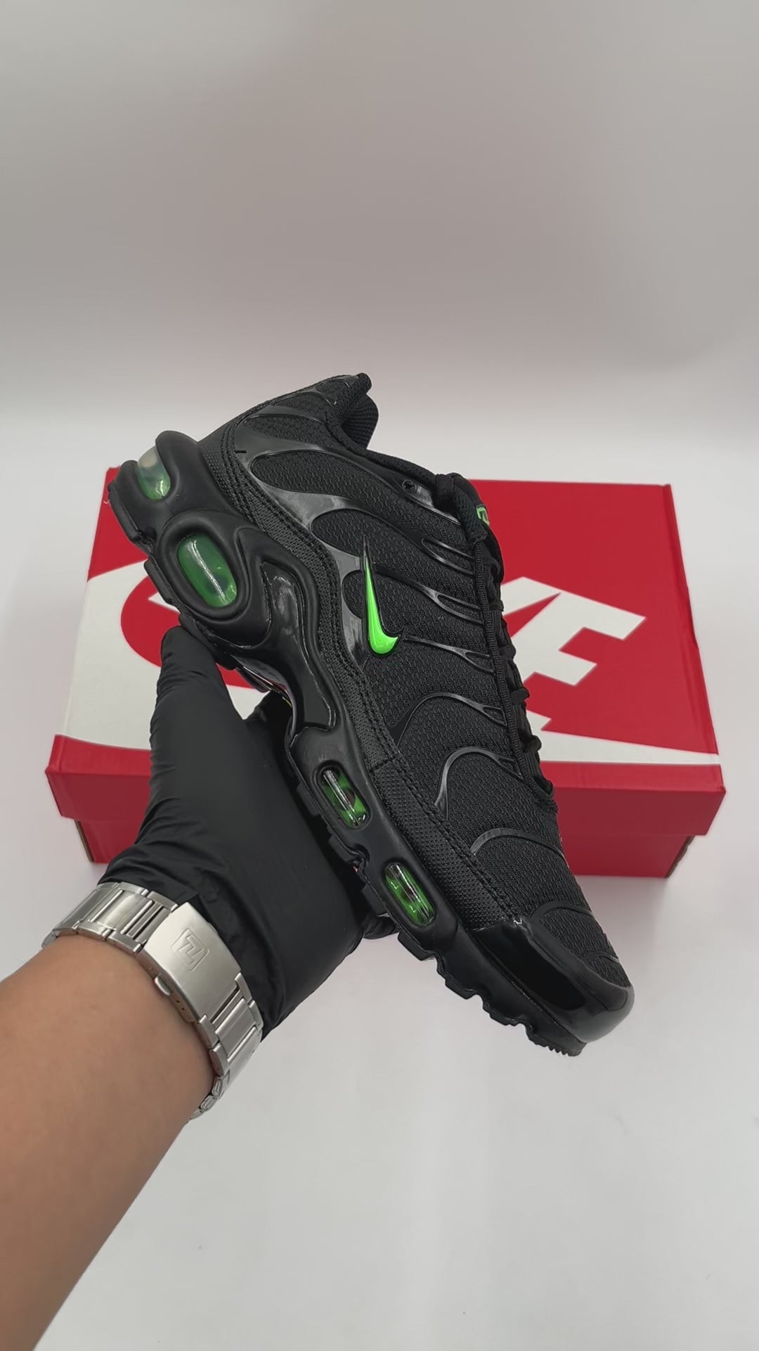 NIKE AIR MAX PLUS