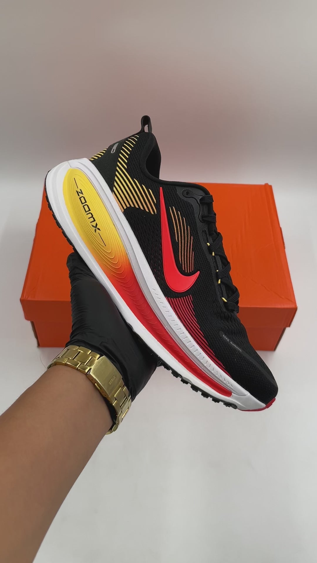 NIKE VOMERO 18