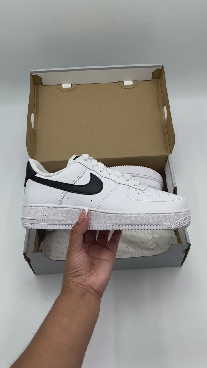 NIKE AIR FORCE 1 '07