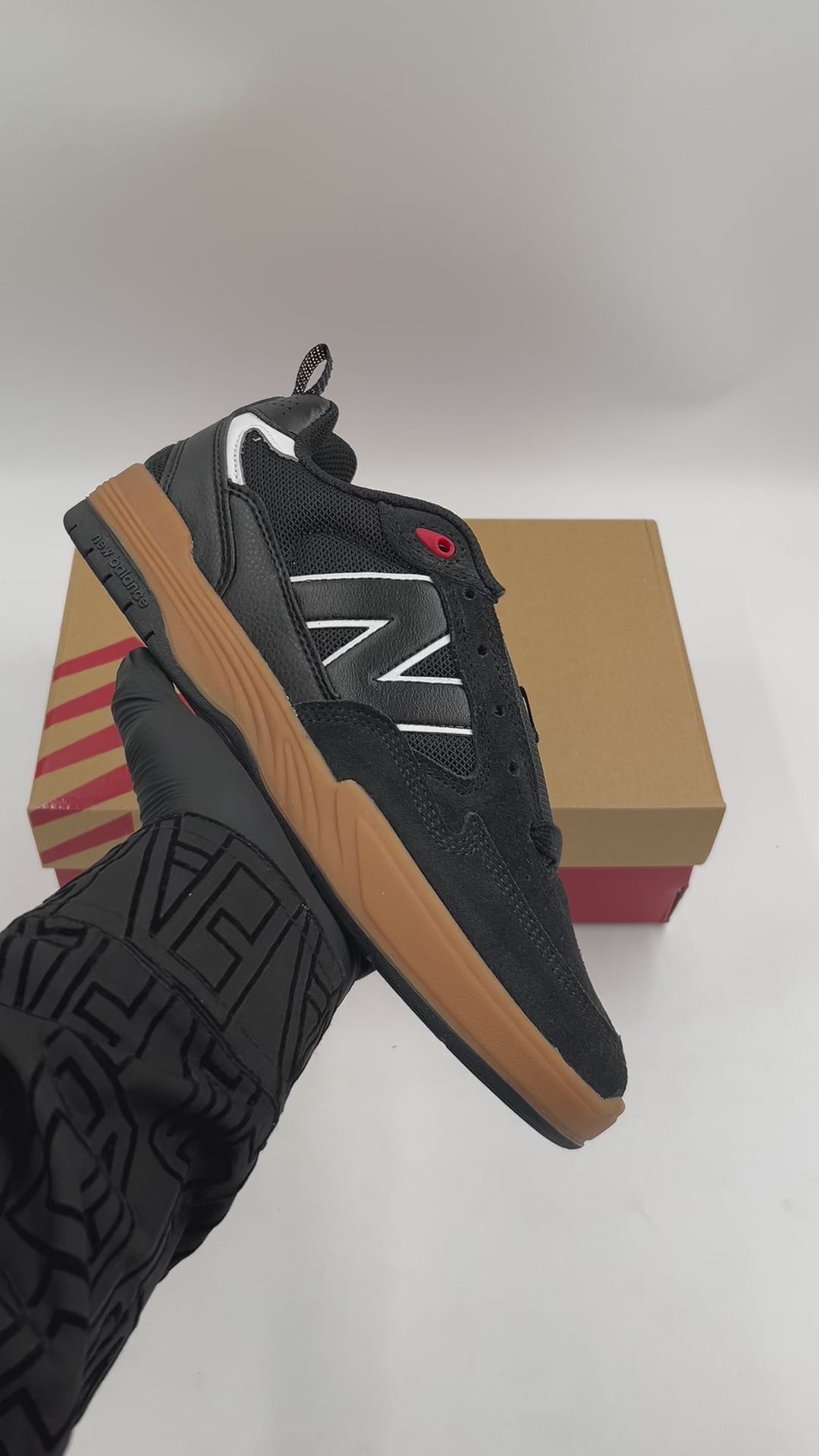 808L