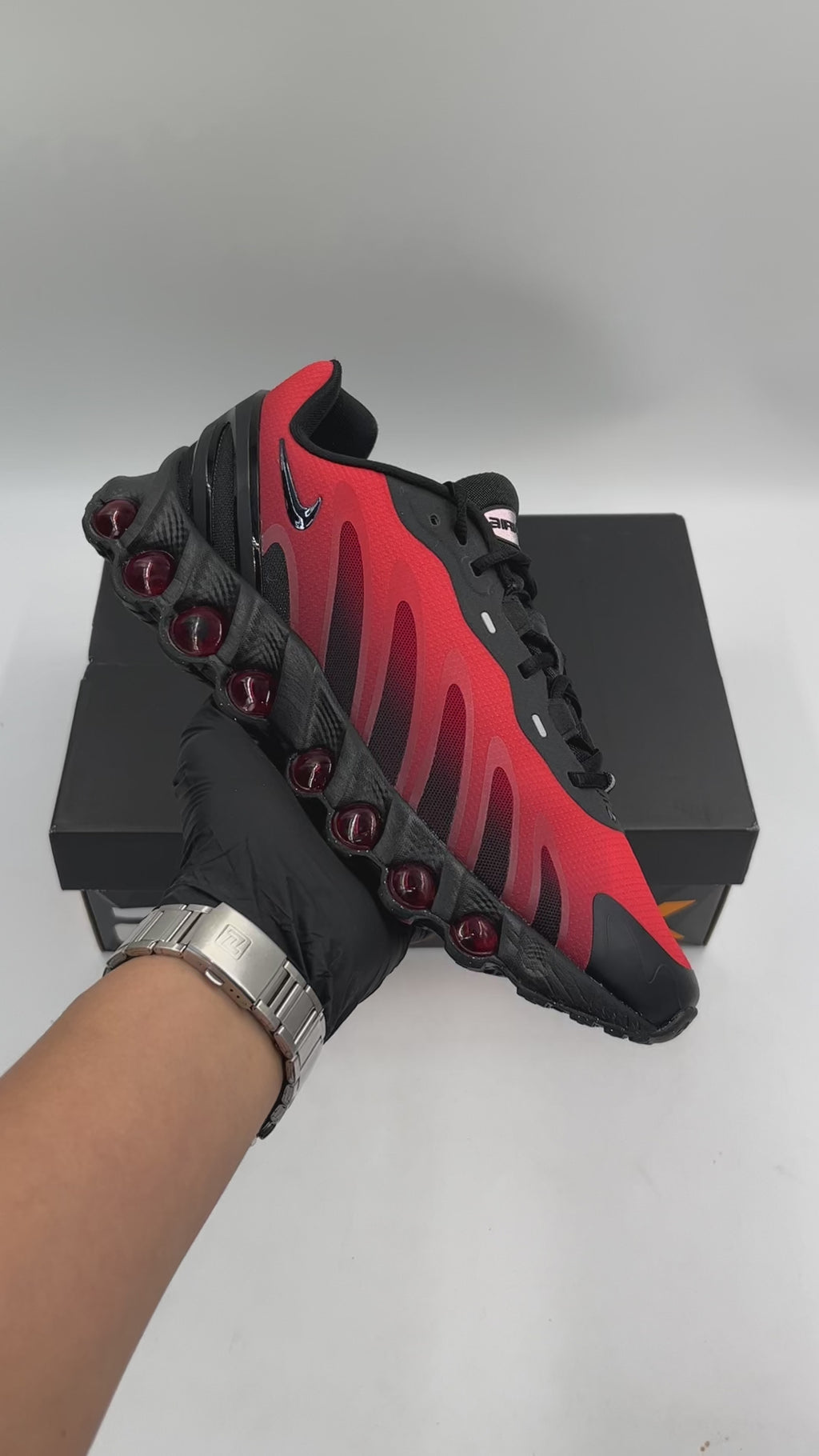 NIKE AIR MAX DN8