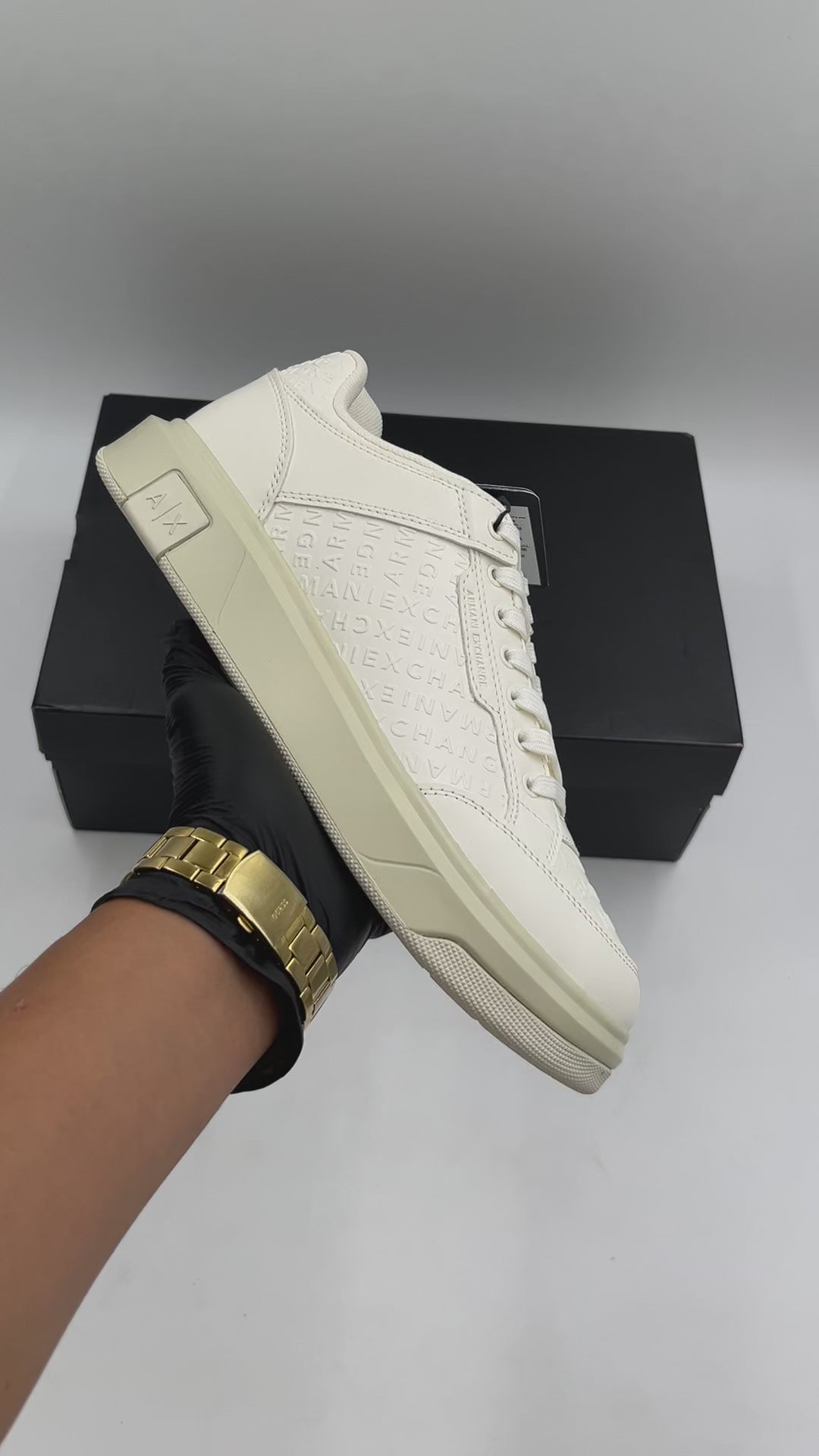 OFF WHITE