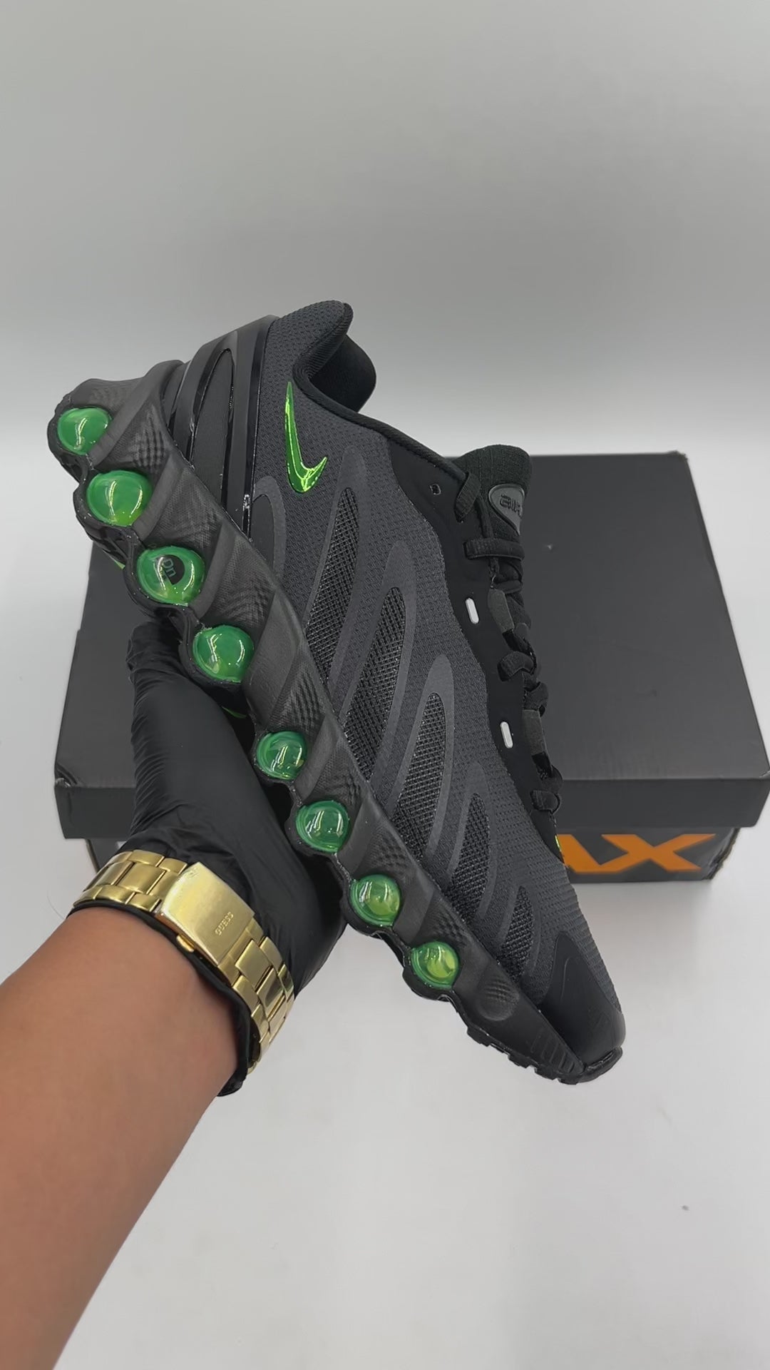 NIKE AIR MAX DN8