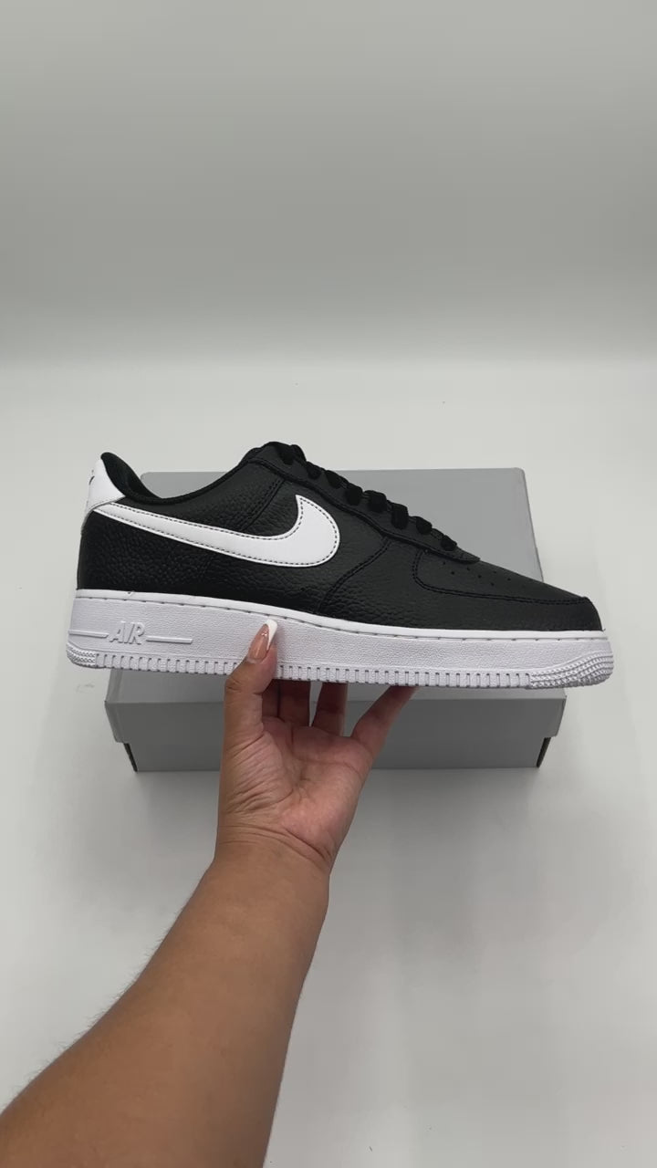 NIKE AIR FORCE 1 '07