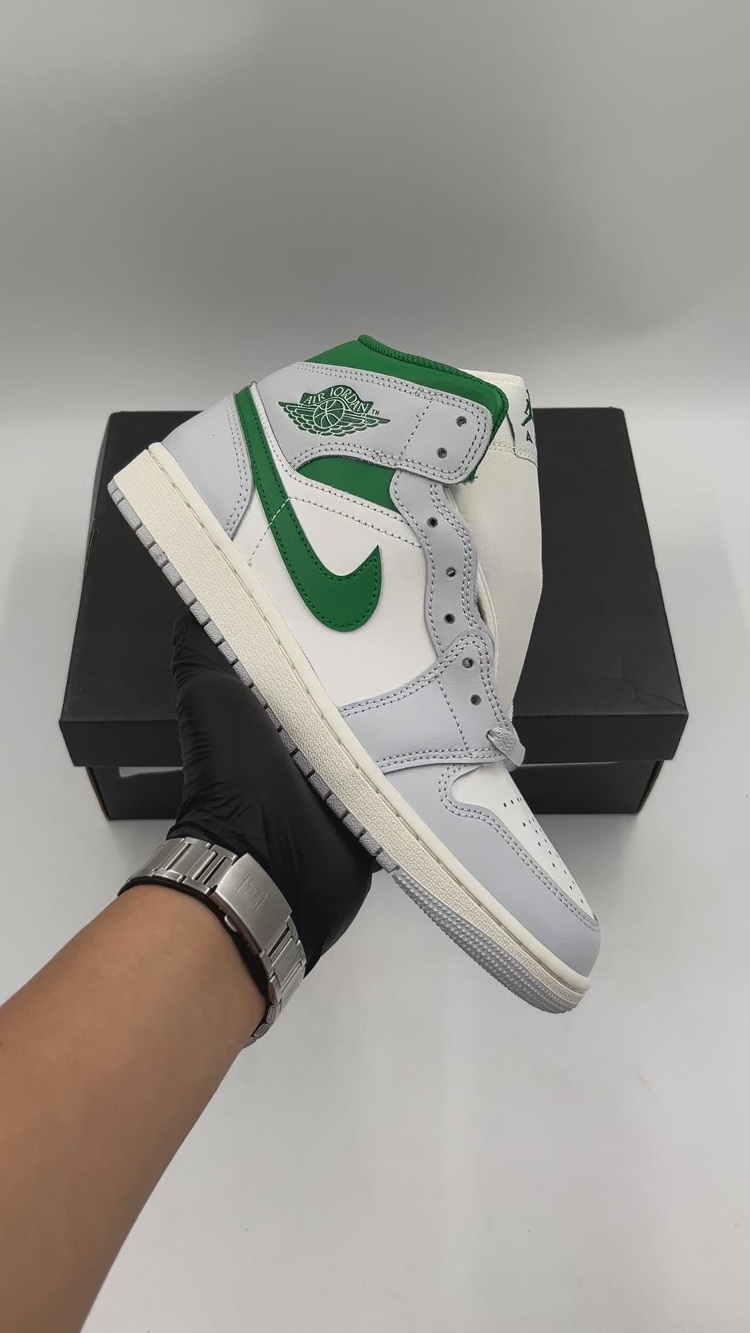 AIR JORDAN 1 MID