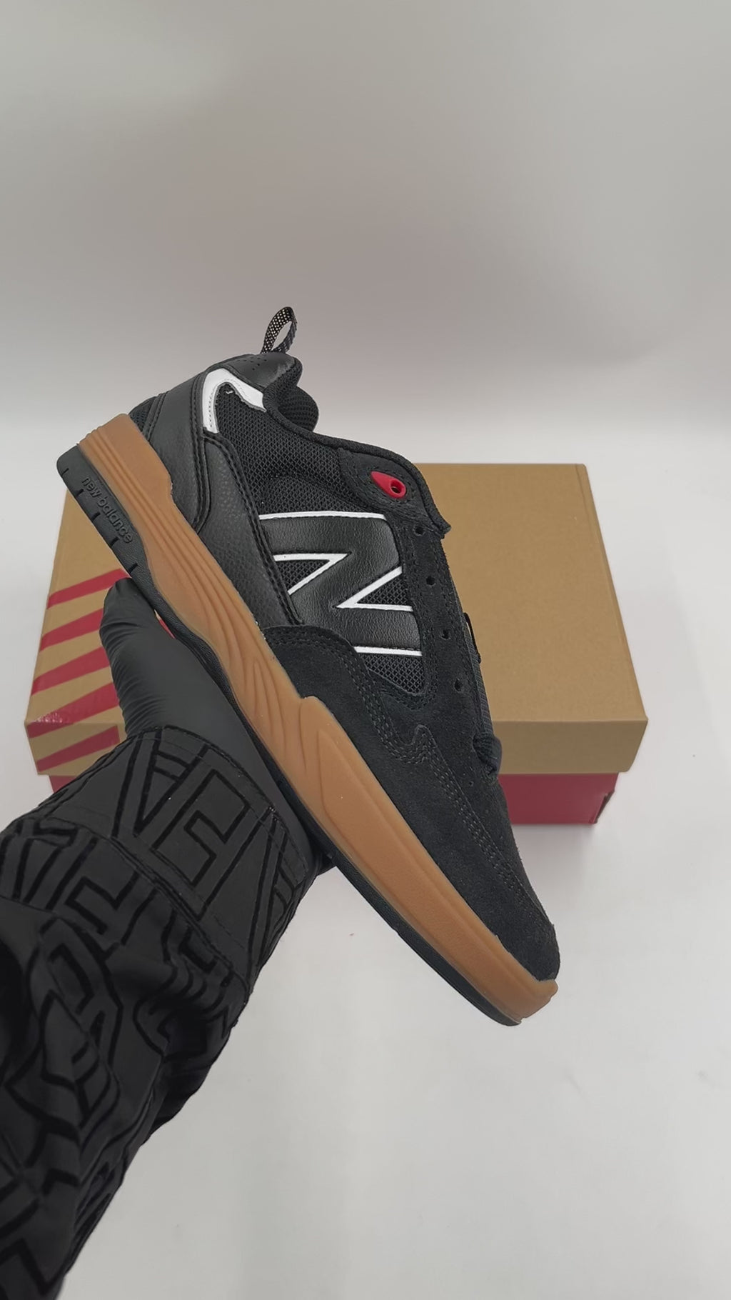 808L